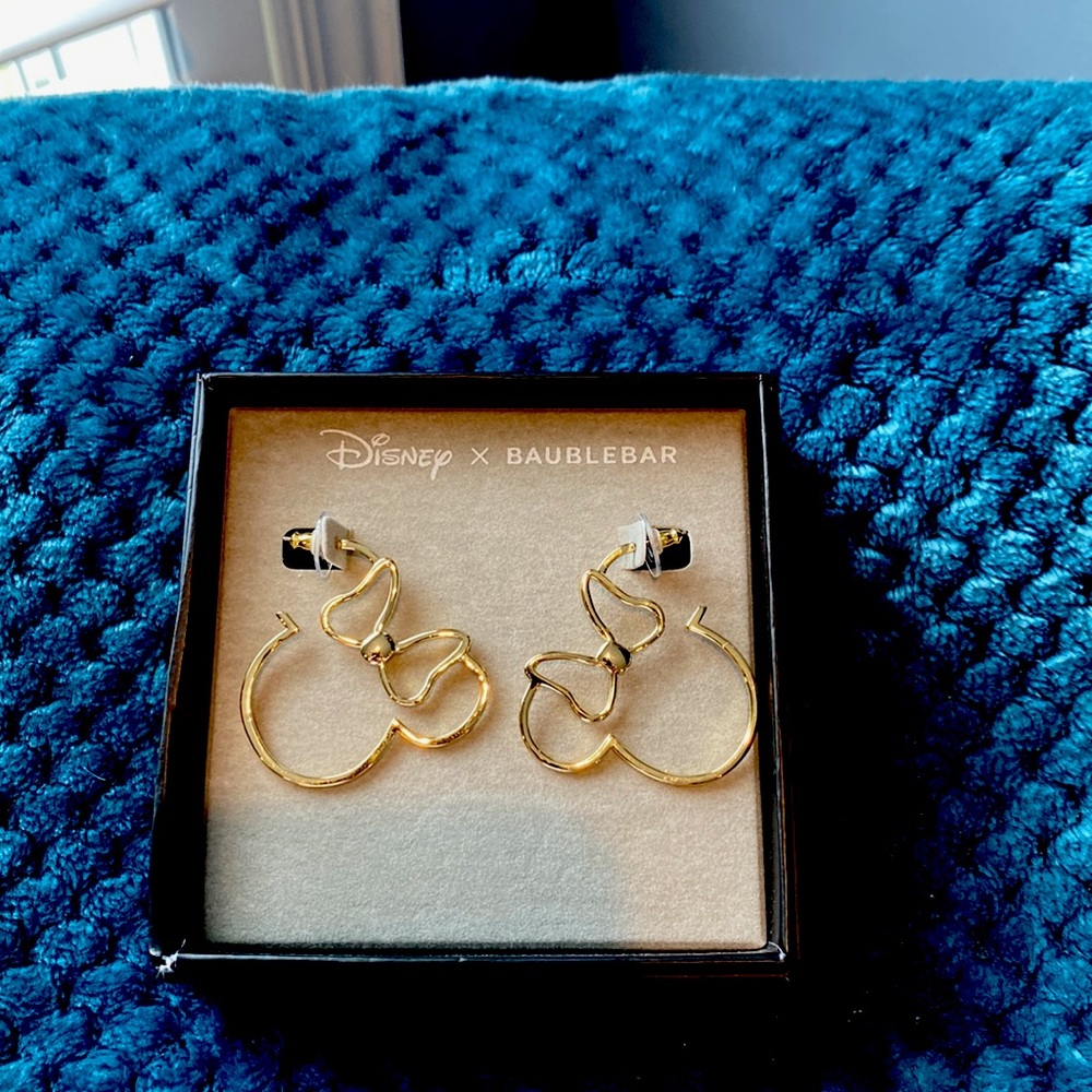 🆕 Disney x Baublebar Minnie Mouse Outline Earrings. Gold tone earrings